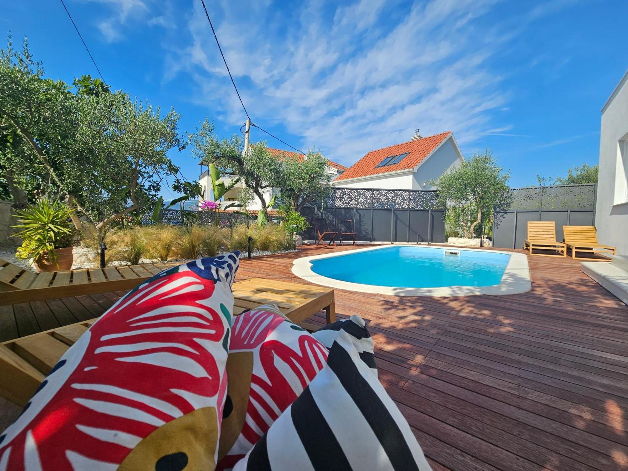 The Three Flowers Pool House Трогір Екстер'єр фото