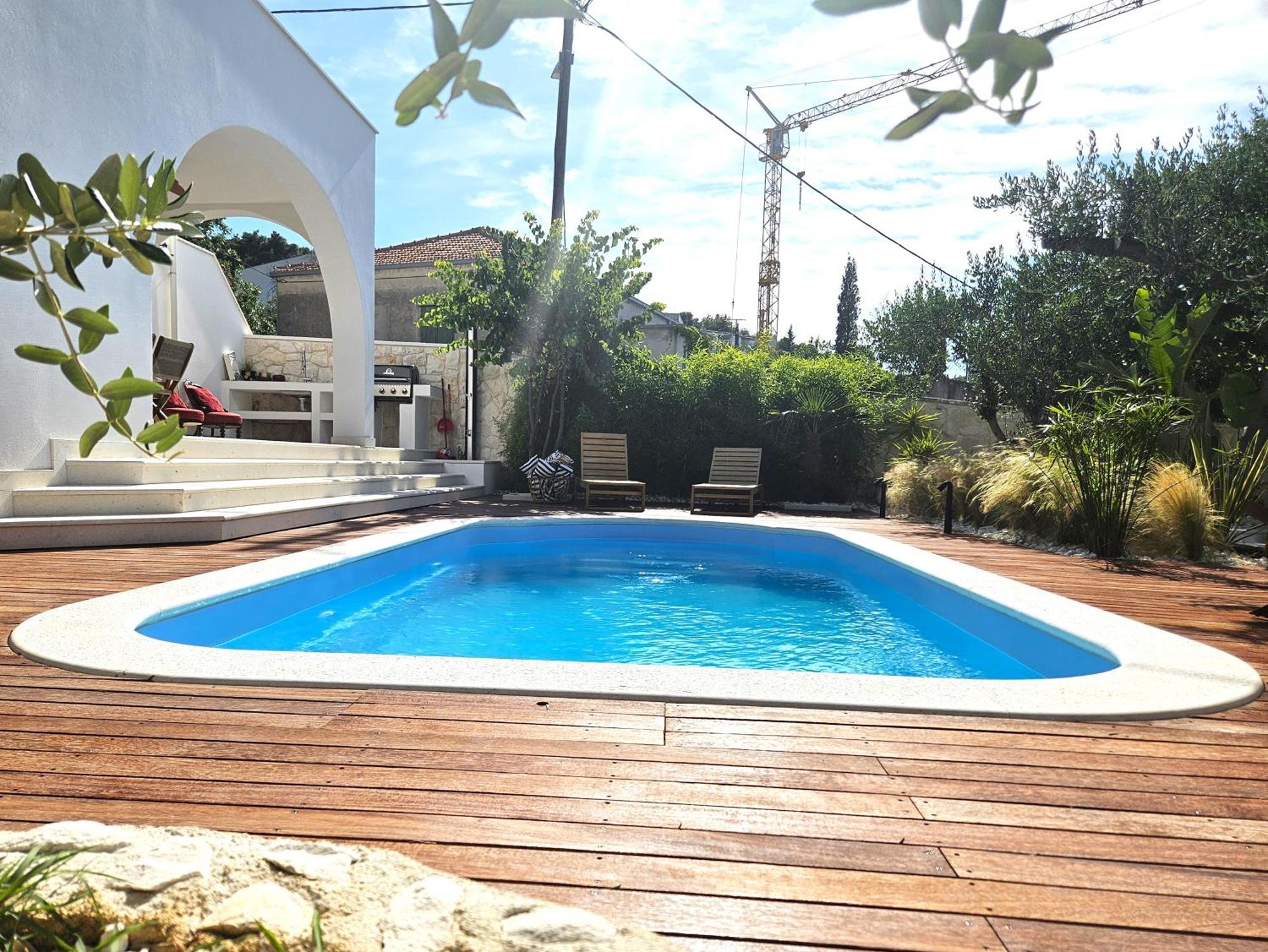 The Three Flowers Pool House Трогір Екстер'єр фото