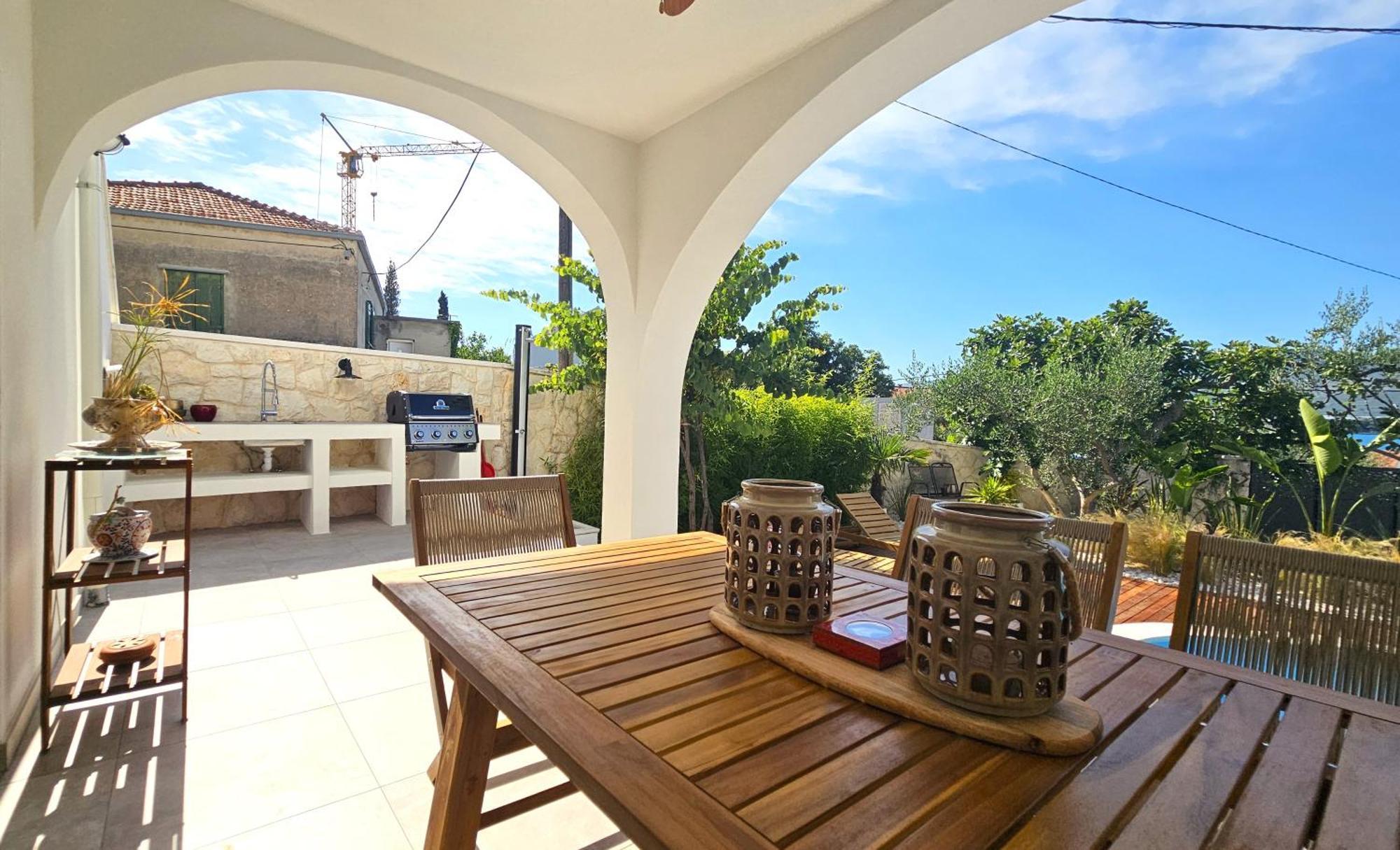 The Three Flowers Pool House Трогір Екстер'єр фото