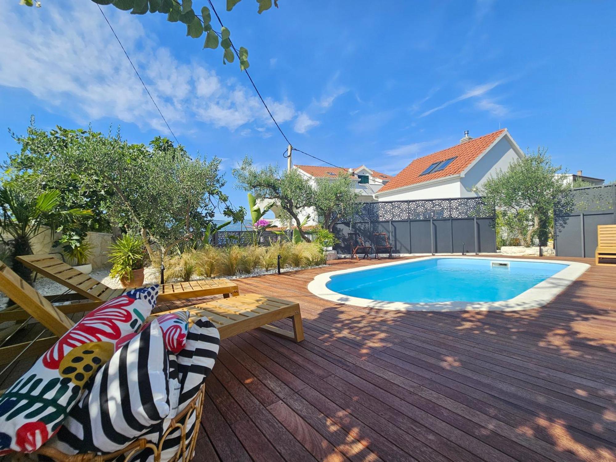 The Three Flowers Pool House Трогір Екстер'єр фото