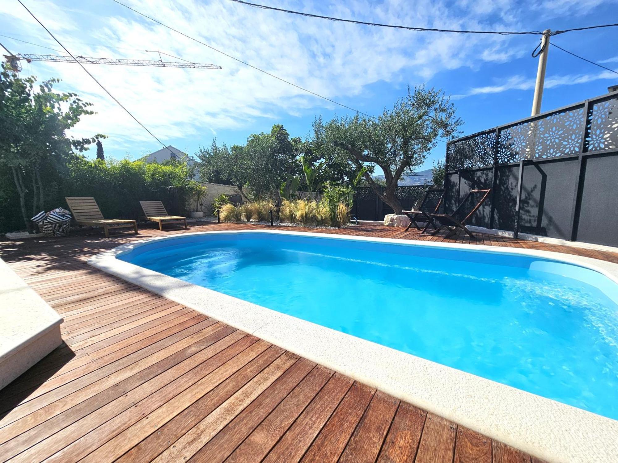 The Three Flowers Pool House Трогір Екстер'єр фото