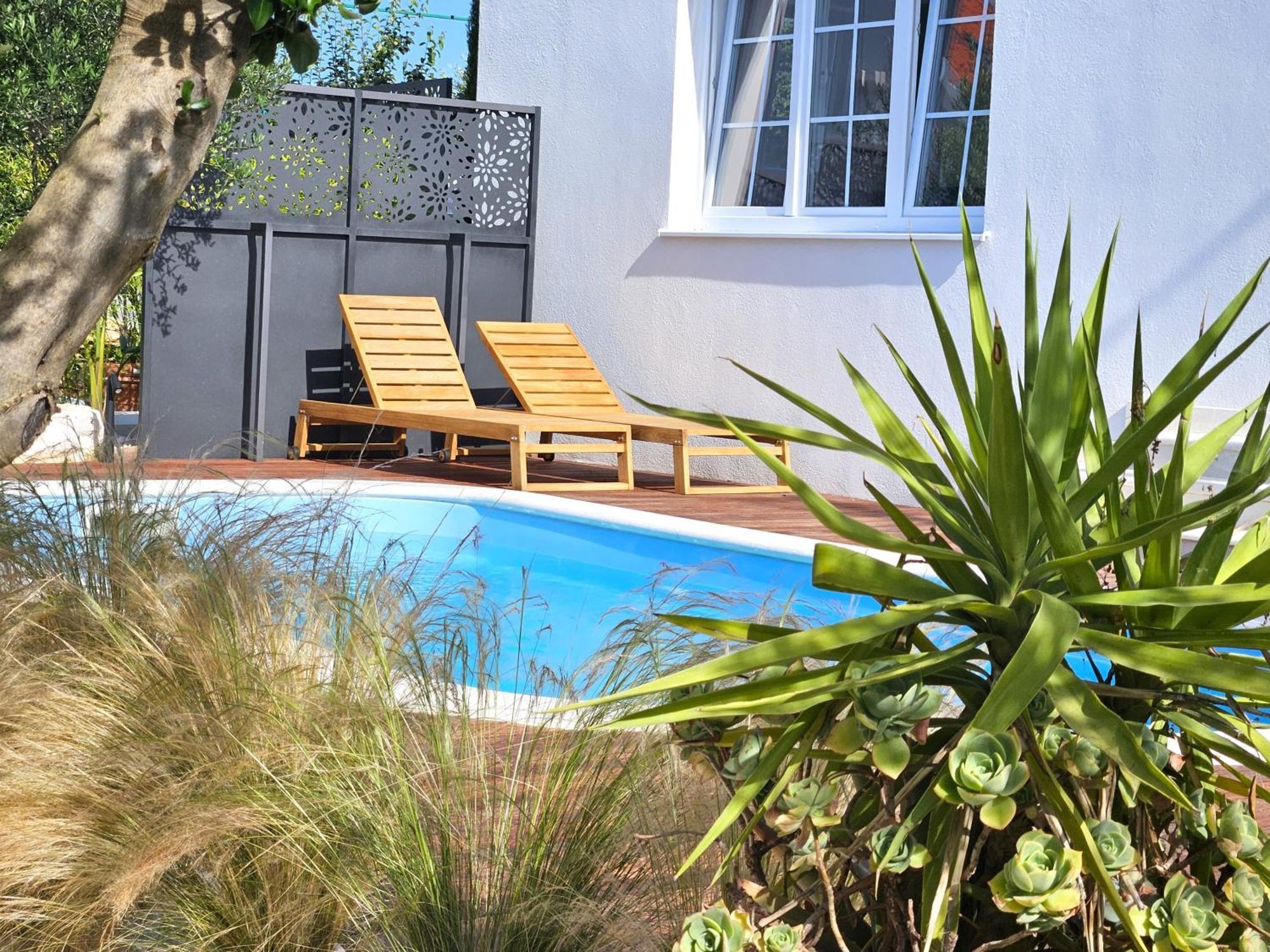 The Three Flowers Pool House Трогір Екстер'єр фото