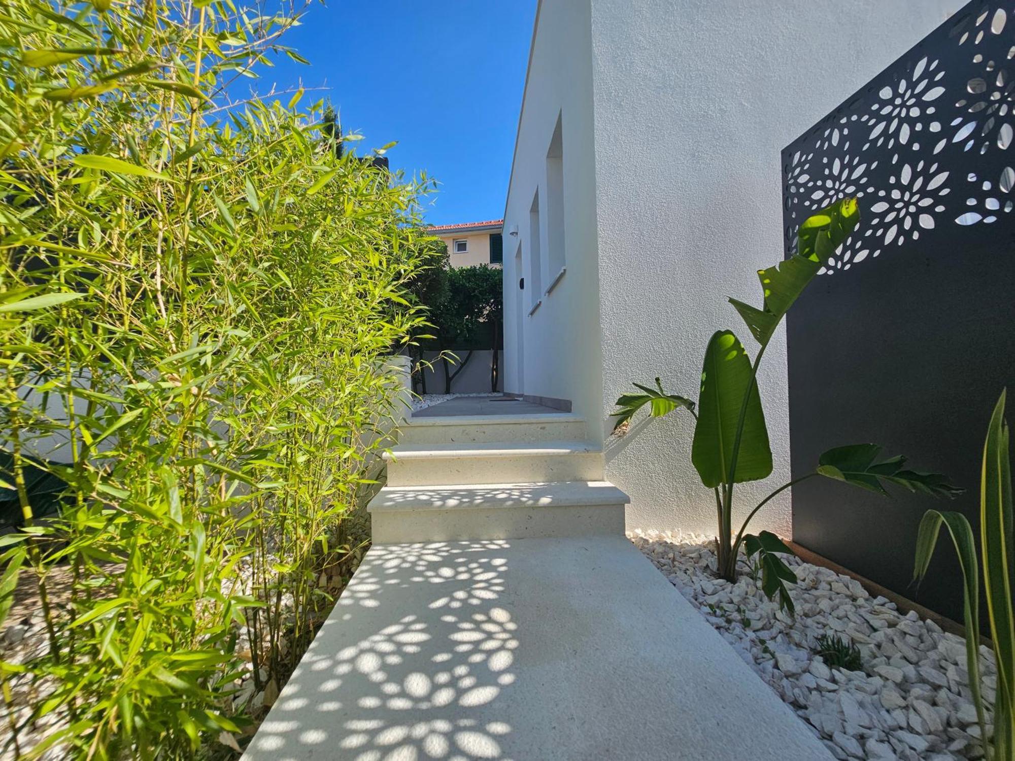 The Three Flowers Pool House Трогір Екстер'єр фото