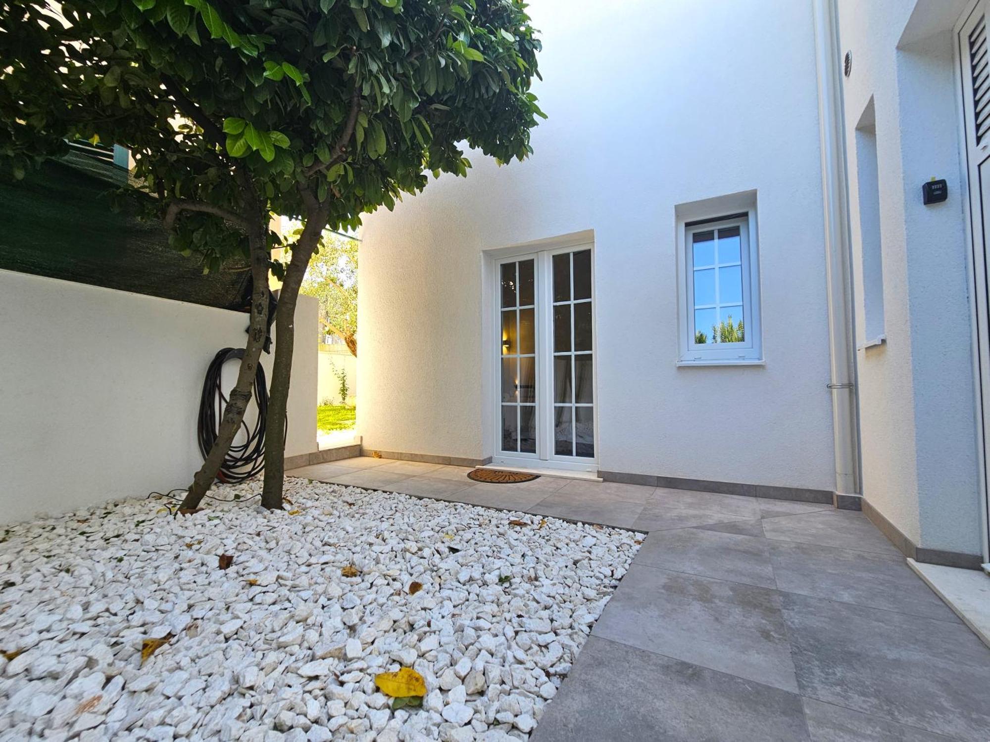 The Three Flowers Pool House Трогір Екстер'єр фото